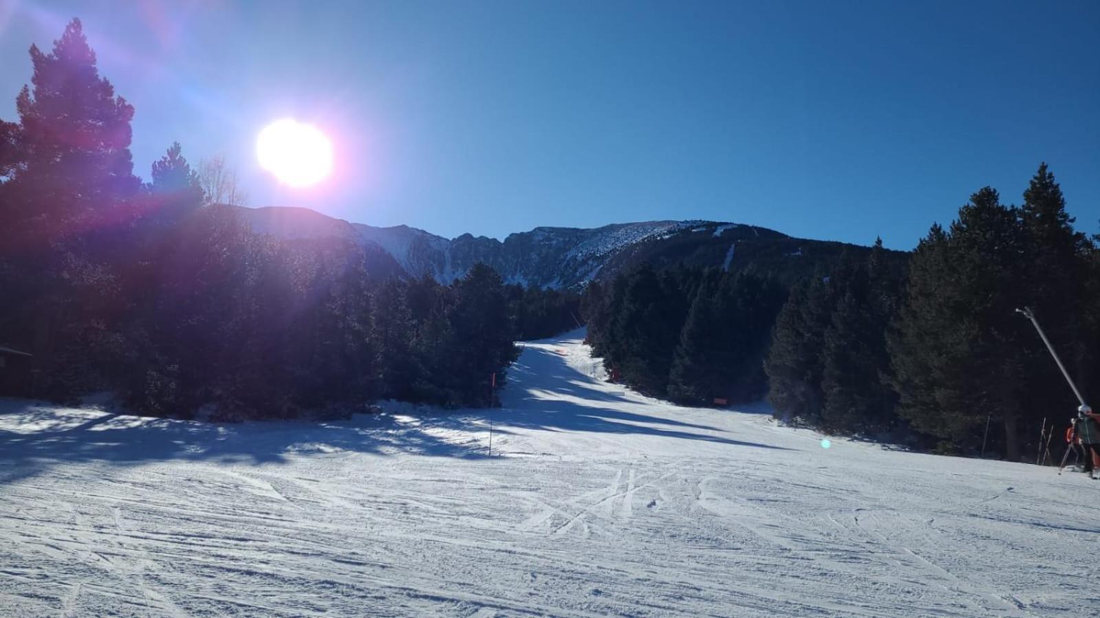 Decouverte De La Vallee D'Eyne Et Des Bains De Llo Exteriör bild